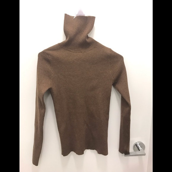❤️Turtle neck tan sweater S - Picture 1 of 1